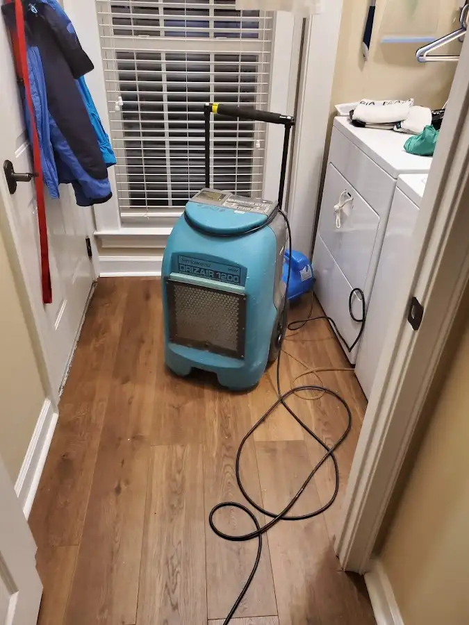 Commercial dehumidifier deployed for Crawl Space Restoration in Lincoln Village